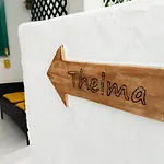Thelma 1 Minuto A Pie Del Mar