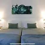 Stunning Refurbished 1 Bedroom Apartment