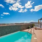 Bungalow Maria De Timanfaya - Sea And Mountains Views, Pool, Wifi, 15 Minutes Walk To Marina Rubicon