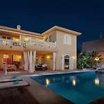 Villa La Concha Beachfront Heated Pool
