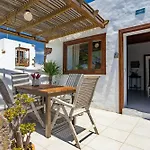 Bodega Botanica - Shared Pool - Central Island Location - 10 Mins Drive To Famara And La Santa