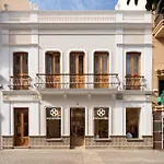 Flora - Panasco Suites