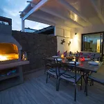 Extraordinary Playa Blanca Villa 3 Bedrooms Villa Naraku Spacious Sun Terrace Outdoor Pool, Hot Tub And Bbq Playa Blanca