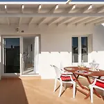 Flower Beach Suite 7