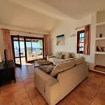 2 Bedroom Villa \'The Bungalow\' With Private Heated Pool.