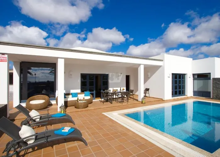 Charming Villa In Playa Blanca With Private Pool