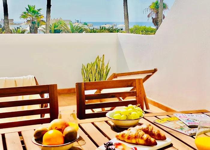 Canaryislandshost L Sea View