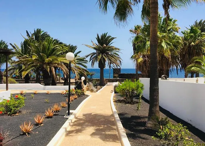Trinity House En Playa Bastian