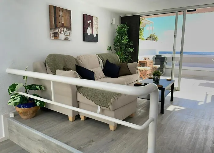 Sea View 2-Bedroom Apartment Colony Club