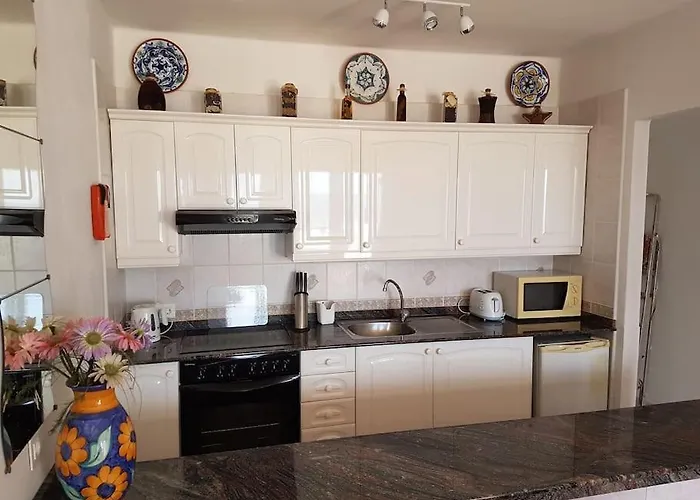 Tabaybas E31, Central Two Bed