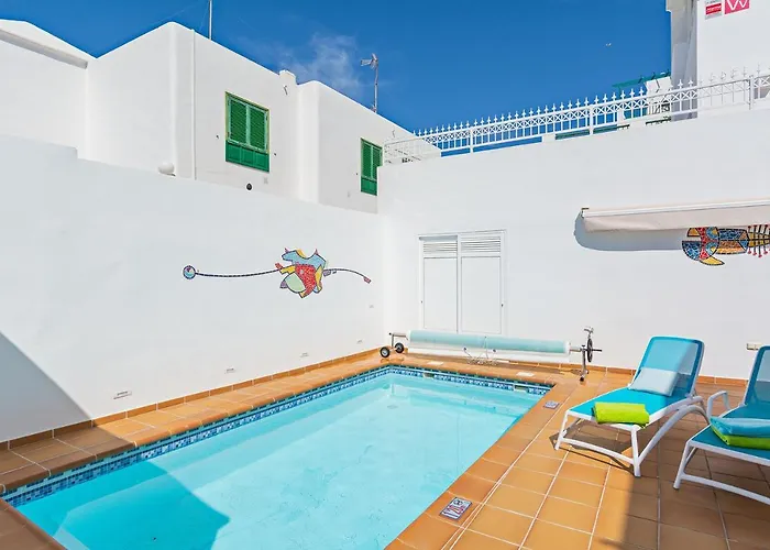 Lovely 3-Bed Villa In Puerto Del Carmen