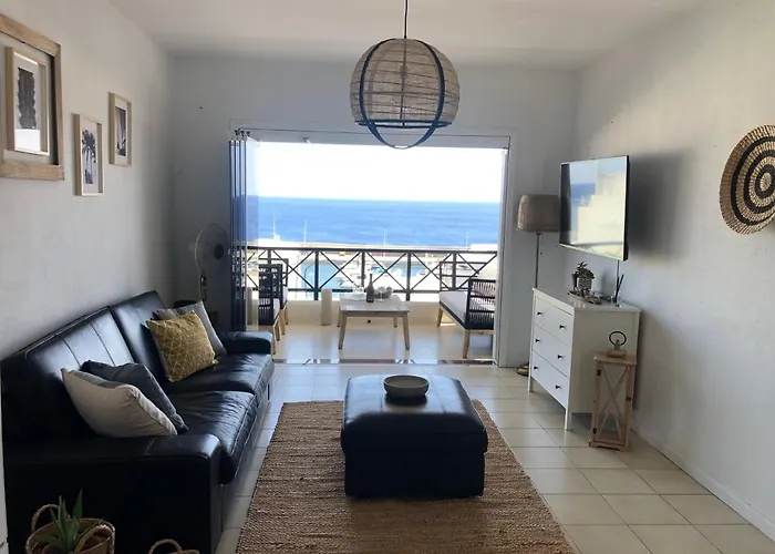 The Blue Dragon Apartment By The Port