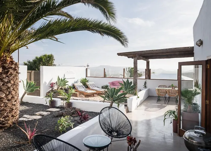 Casa Botanica - Central Island Location - 10 Mins Drive To Famara And La Santa