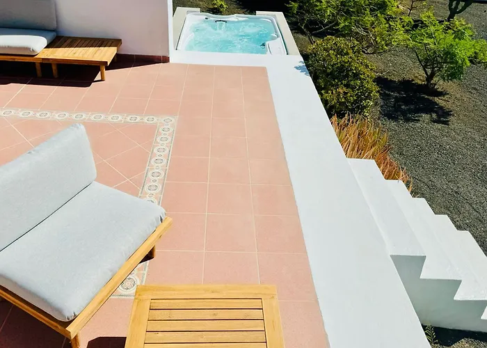 Canaryislandshost L Las Palmeras