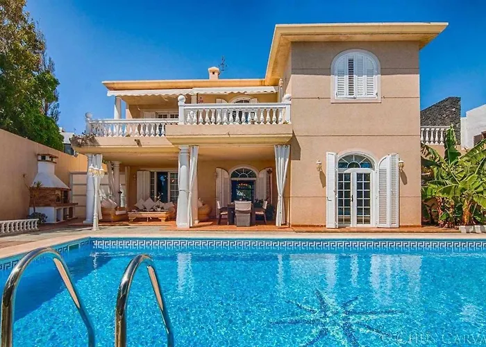 Villa La Concha Beachfront Heated Pool