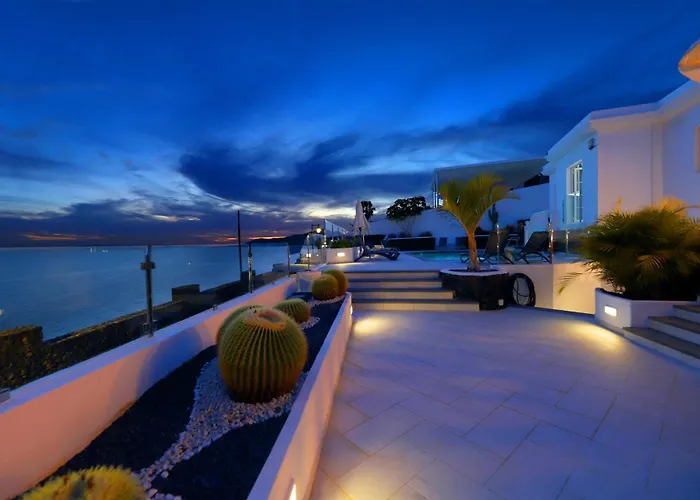 Luxury Puerto Del Carmen Villa 4 Bedrooms La Perla Modern Furnishings Stunning Sea Views