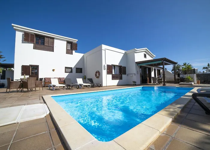 Sensational Playa Blanca Villa 3 Bedrooms Villa Myoga Spacious Sun Terrace Outdoor Pool And Bbq Montana Roja