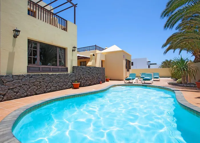 Villa Ellen - Lovely 4 bedroom villa large pool area WIFI