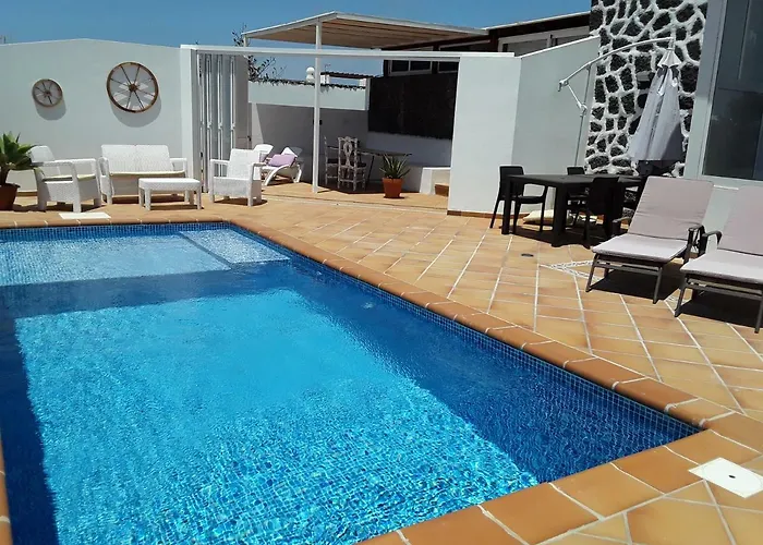 Las Arecas Mansion