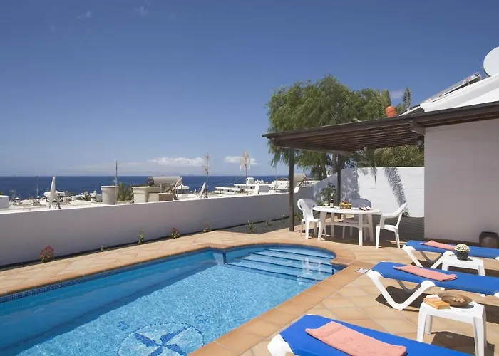2 Bedroom Villa \'The Bungalow\' With Private Heated Pool.