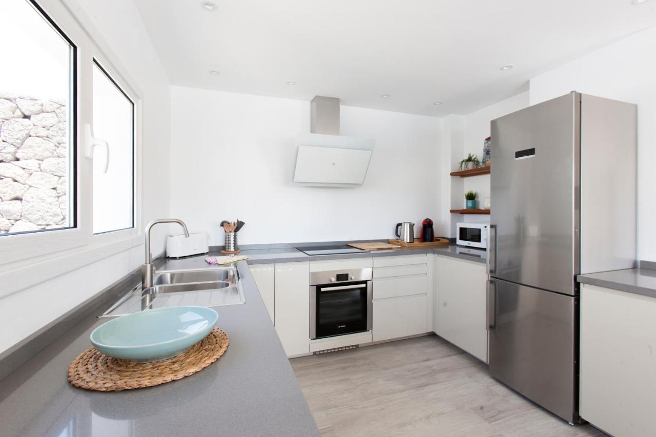 3 Bedroom Delphi With Private Heated Pool. Villa *