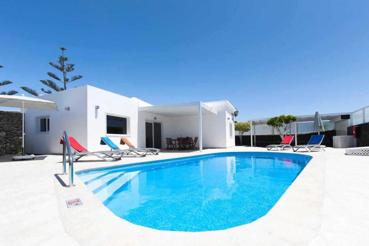 3 Bedroom Delphi With Private Heated Pool. *