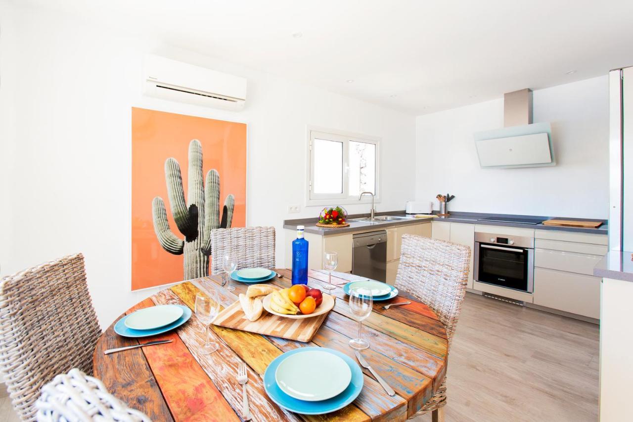 3 Bedroom Delphi With Private Heated Pool. *