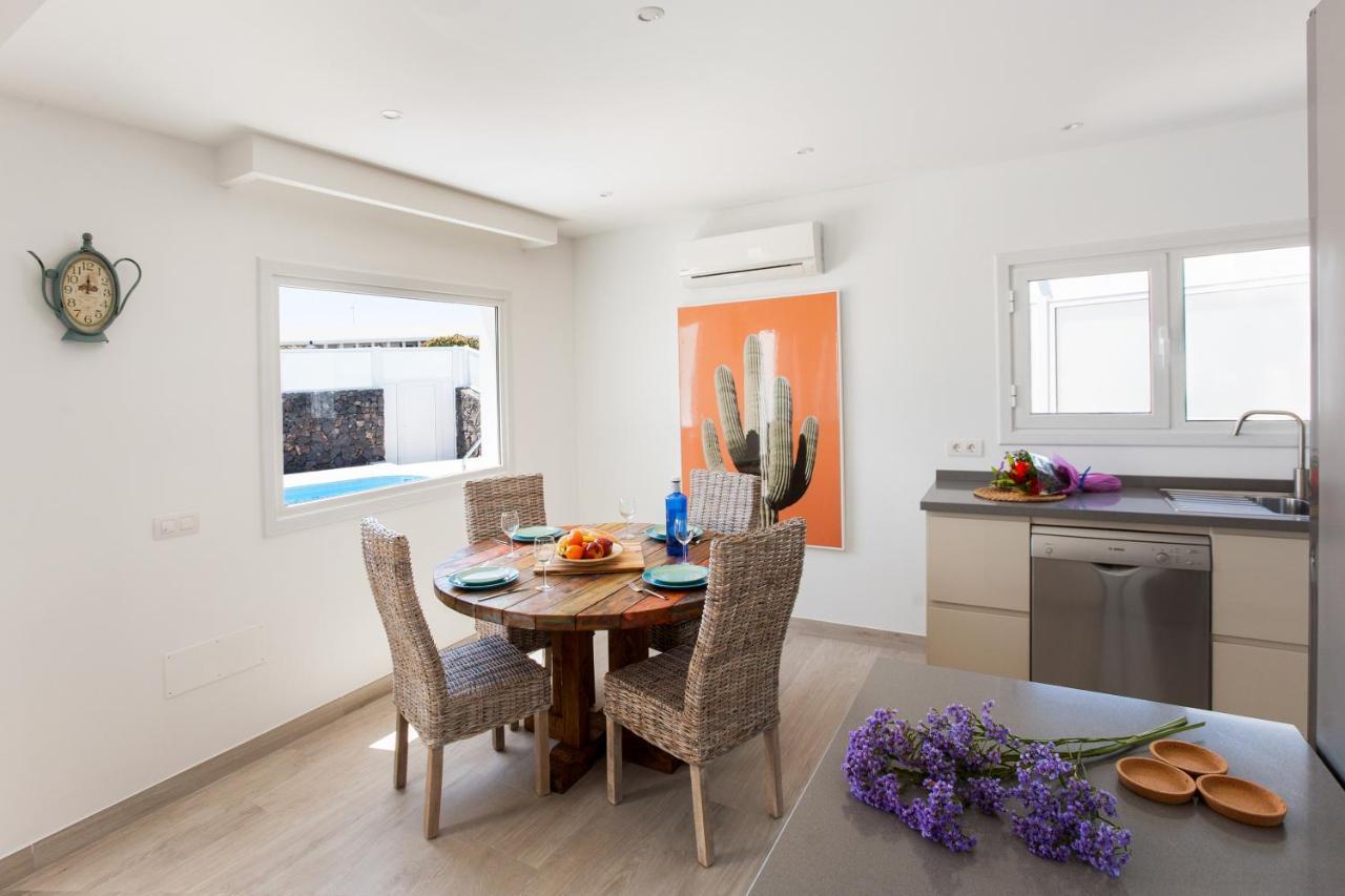 3 Bedroom Delphi With Private Heated Pool.