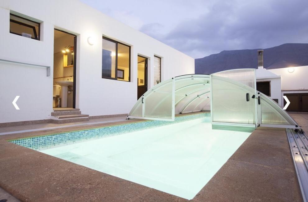 House * Famara