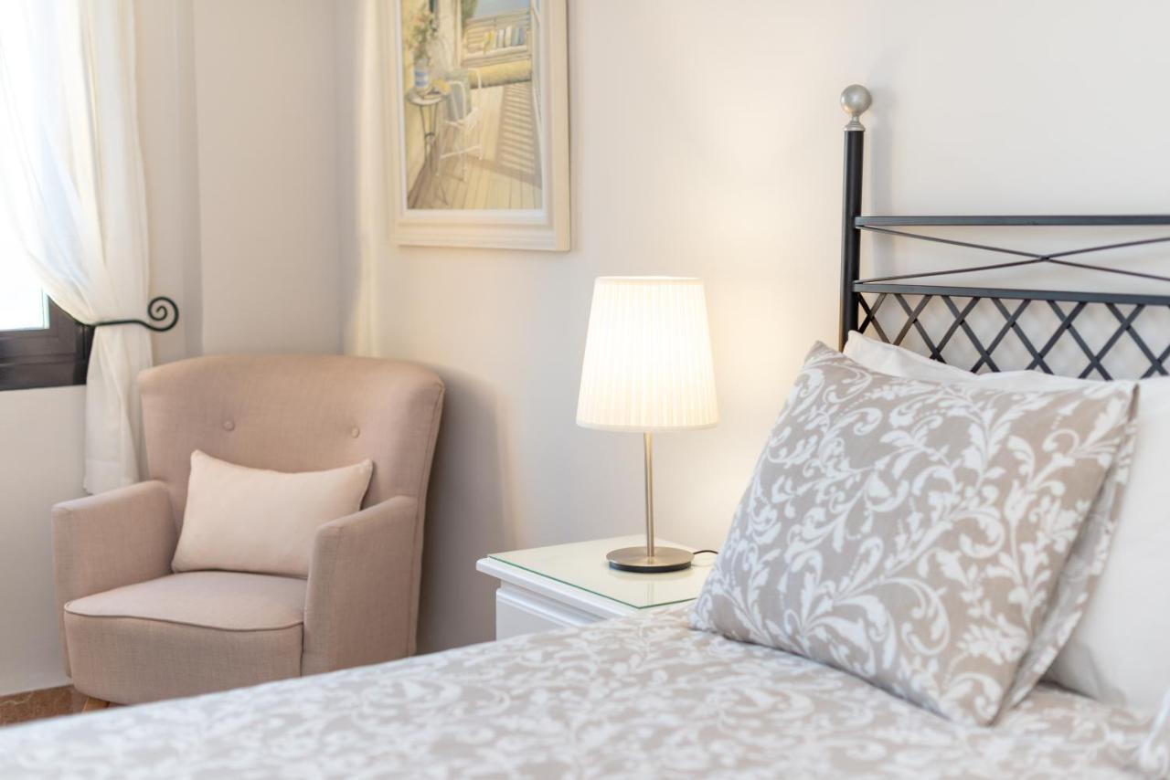 Fee4me: First Line Luxury Apartment