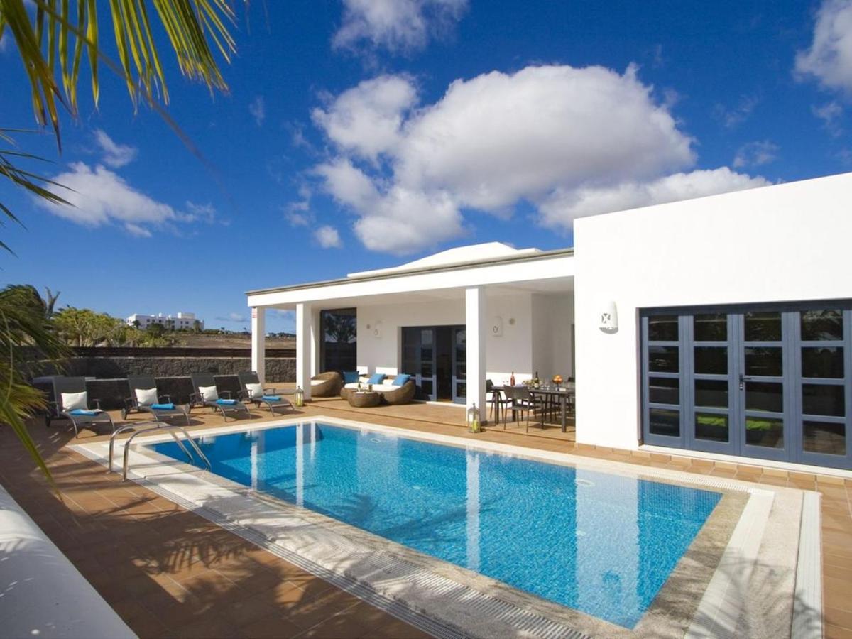 Charming In Playa Blanca With Private Pool