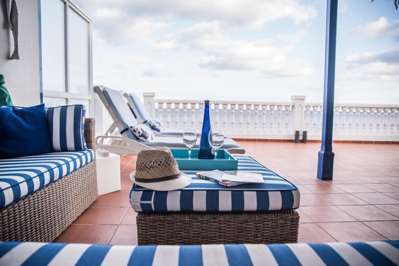 Seaview Coastal On Front Line With Amazing Sea Views And Large Terrace Villa