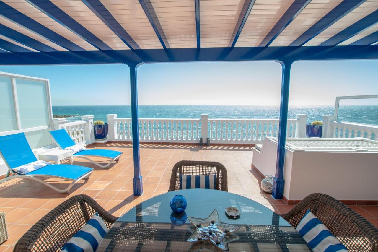 Seaview Coastal On Front Line With Amazing Sea Views And Large Terrace Villa *