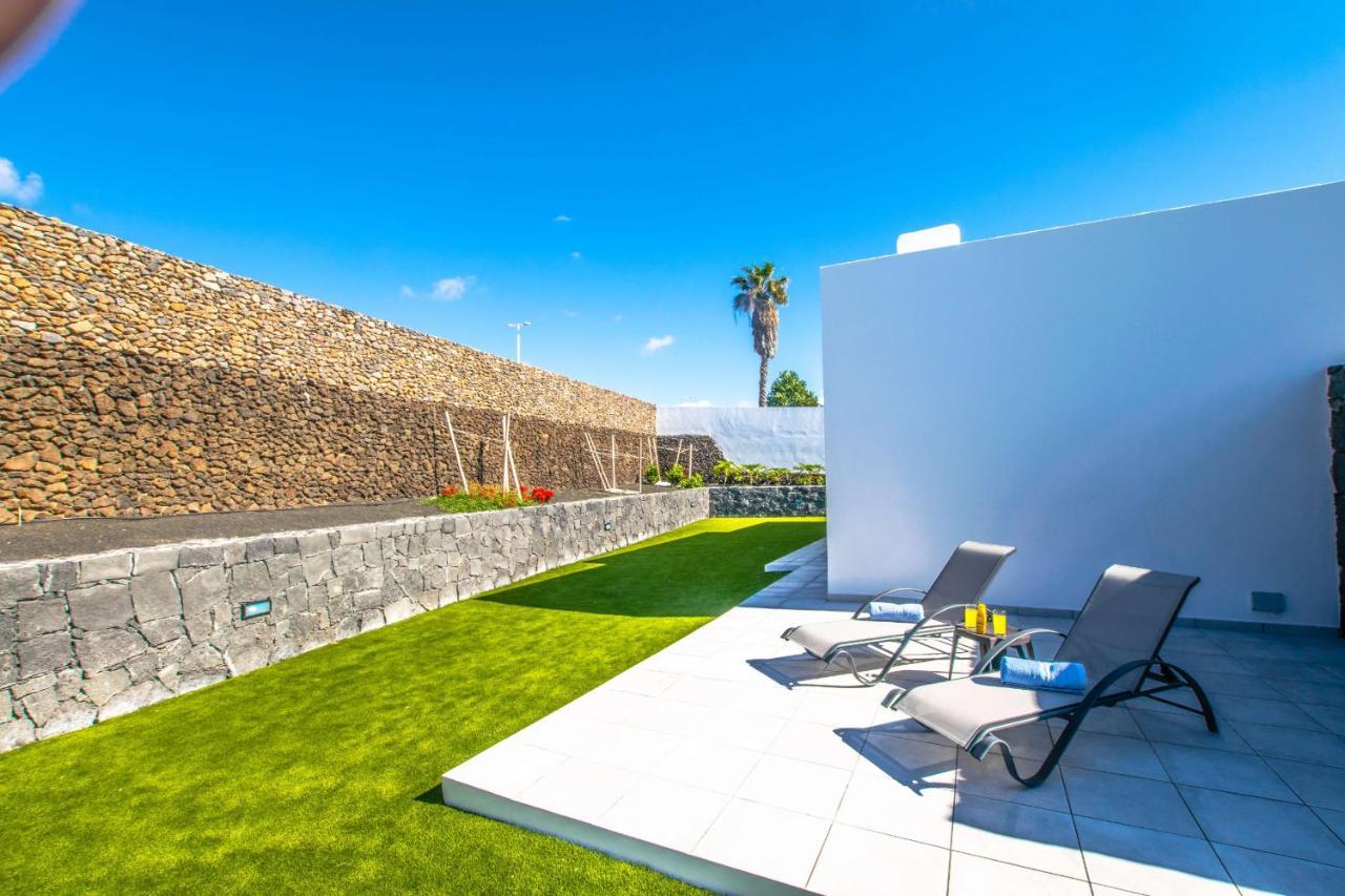 Rossa - Now - Lh215 By Now Ltd * Playa Blanca (Lanzarote)