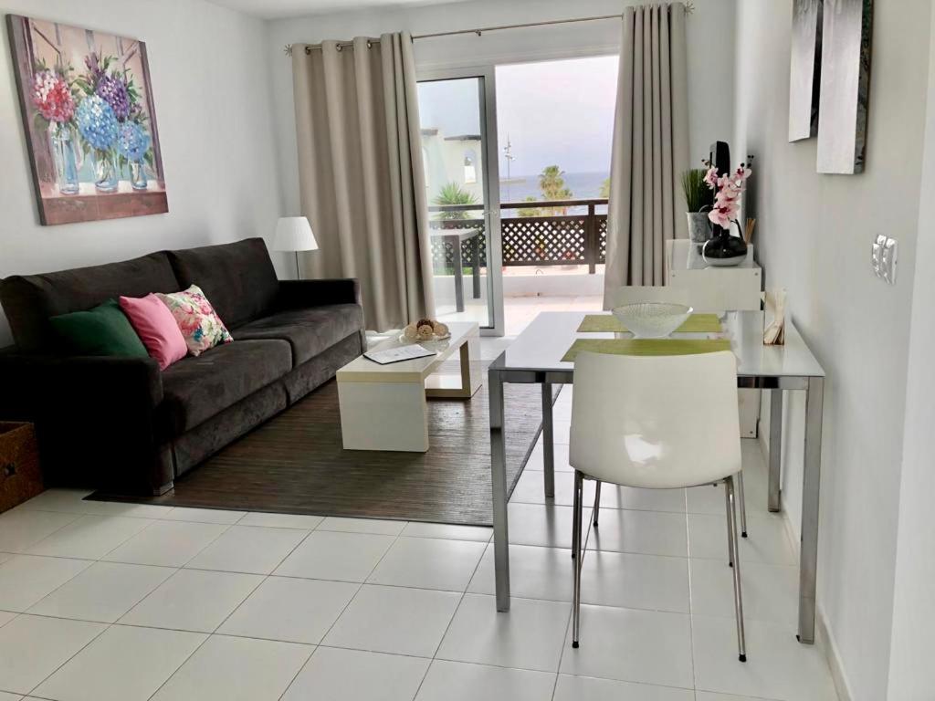 Apartment Los Arcos Apartment. Sea View *