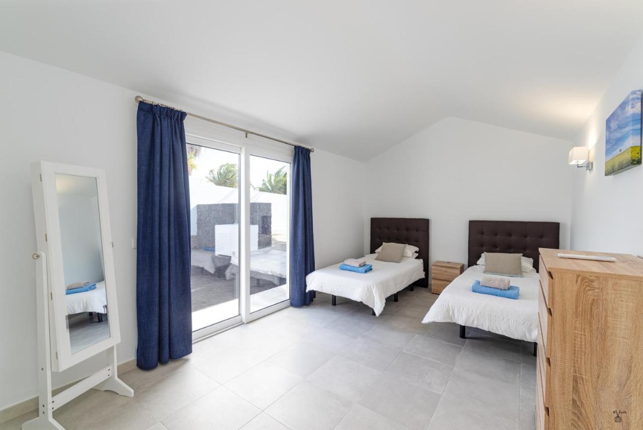 Rossa - Now - Lh215 By Now Ltd * Playa Blanca (Lanzarote)