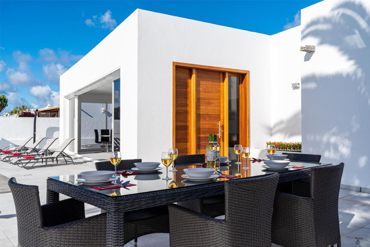 Rossa - Now - Lh215 By Now Ltd * Playa Blanca (Lanzarote)