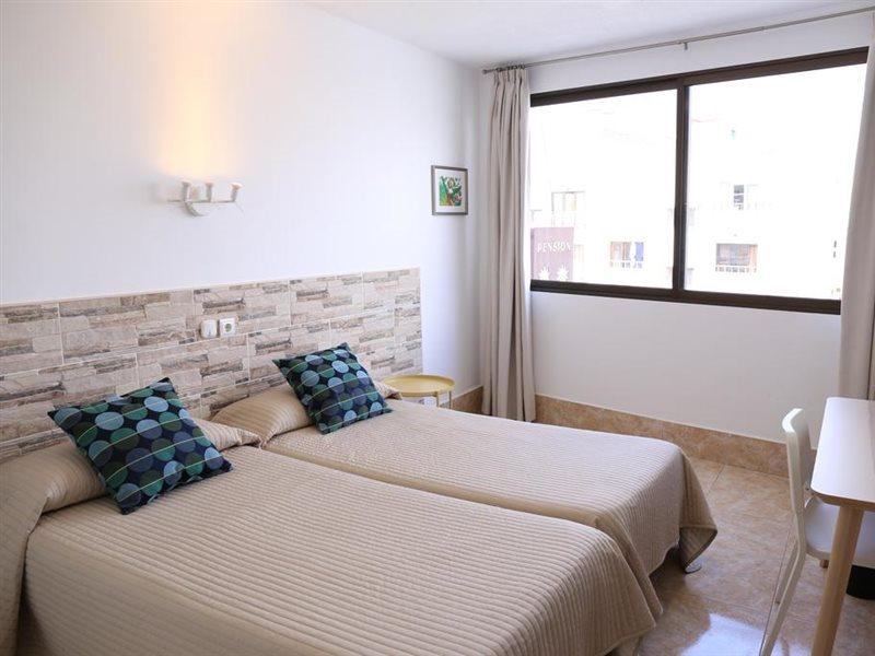 Hostal Residencia Cardona