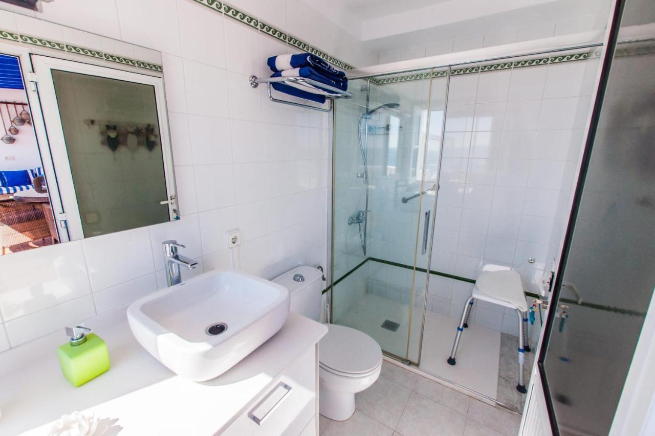 Villa Seaview Coastal On Front Line With Amazing Sea Views And Large Terrace *