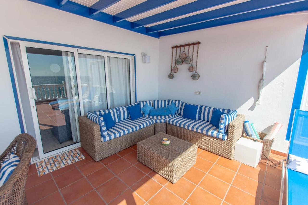 Seaview Coastal On Front Line With Amazing Sea Views And Large Terrace Villa *