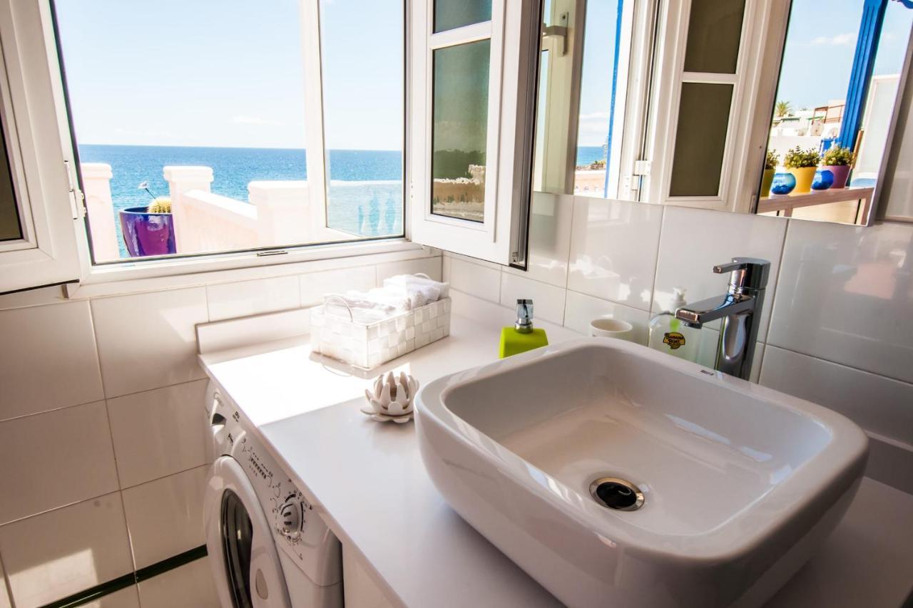 Seaview Coastal On Front Line With Amazing Sea Views And Large Terrace * Puerto del Carmen (Lanzarote)