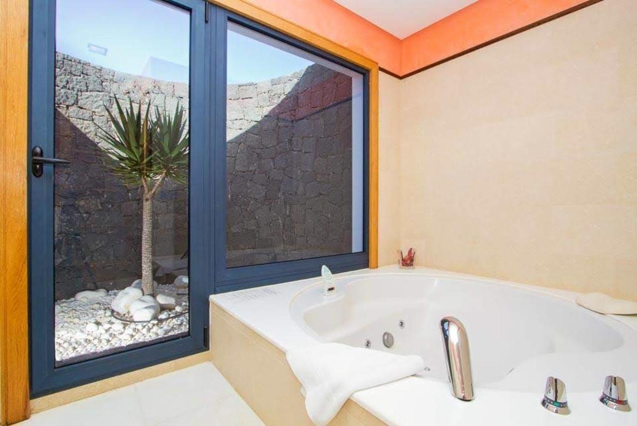 Villa Charming In Playa Blanca With Private Pool *