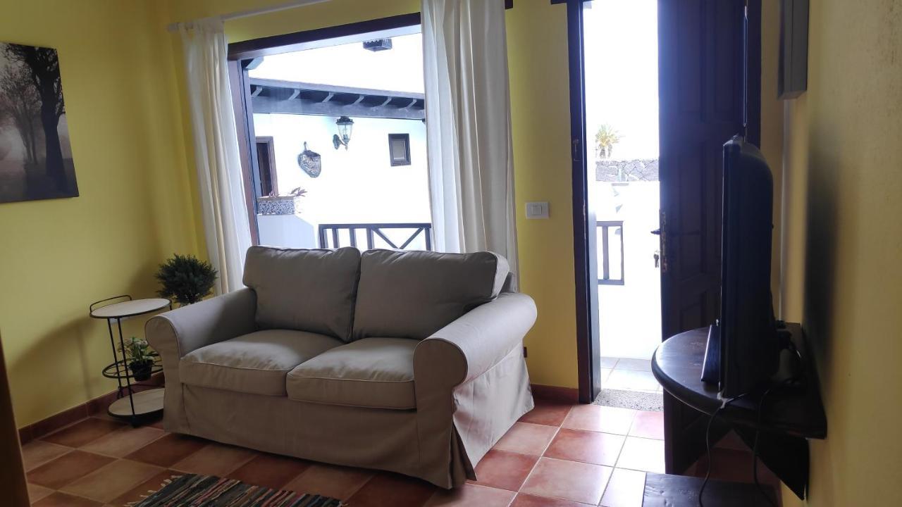 Aptos Con Piscina El Flamboyan 1 *