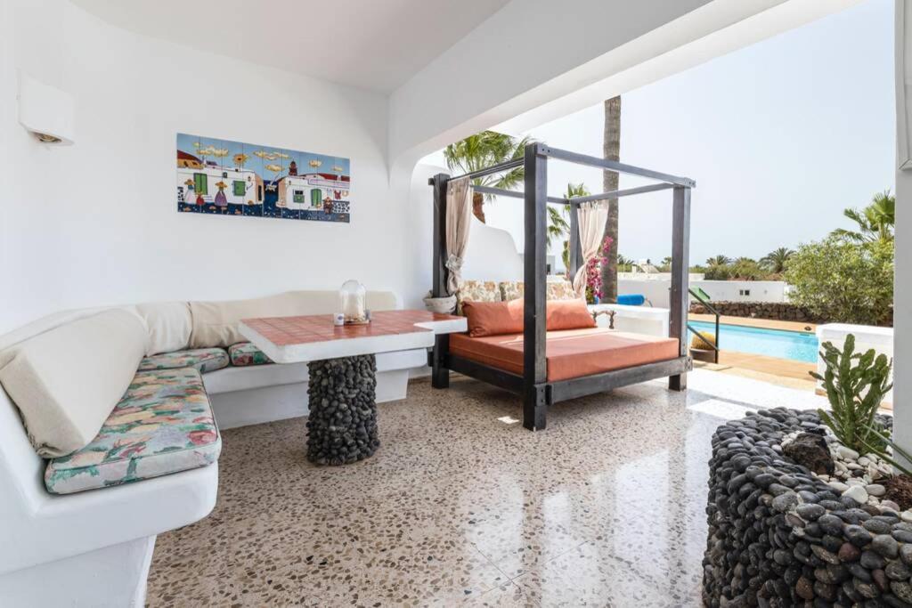Bianca - Sol, Lava Y Mar Puerto Calero