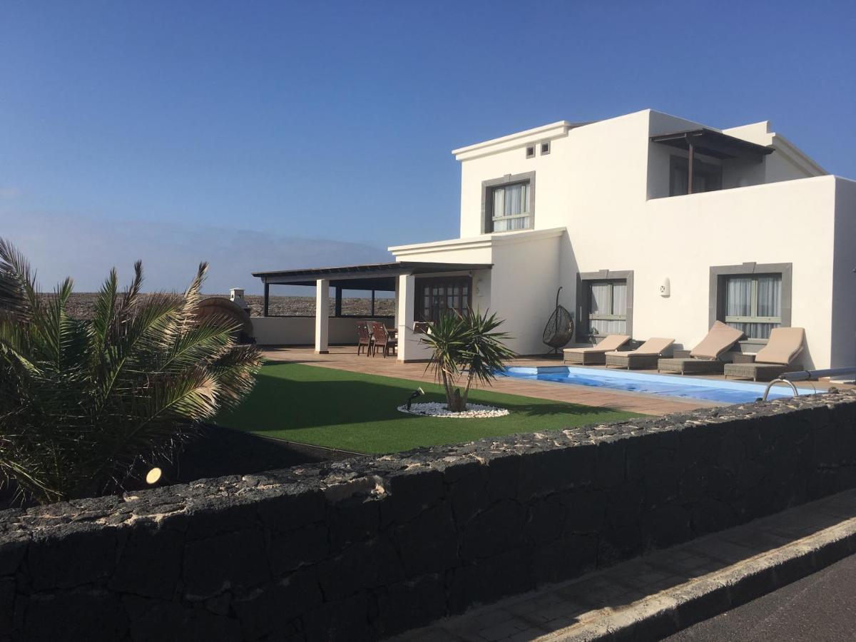 Luxury 3bed With Heated Private Pool, Full Sky And Free Wifi Villa