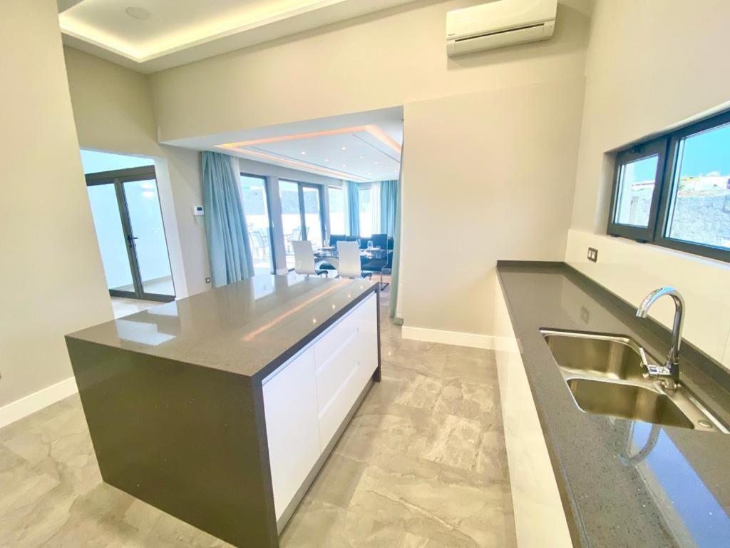 Luxury Olivia 3 Beds - 3 Baths *