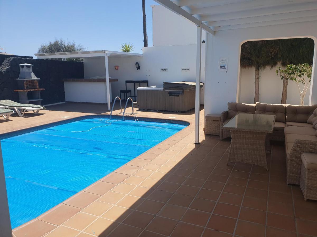 Fun Family Villa-crazy Golf Course-heated Pool-cocktail Bar-jacuzzi-games Room-wifi &uk Tv * Puerto del Carmen (Lanzarote)