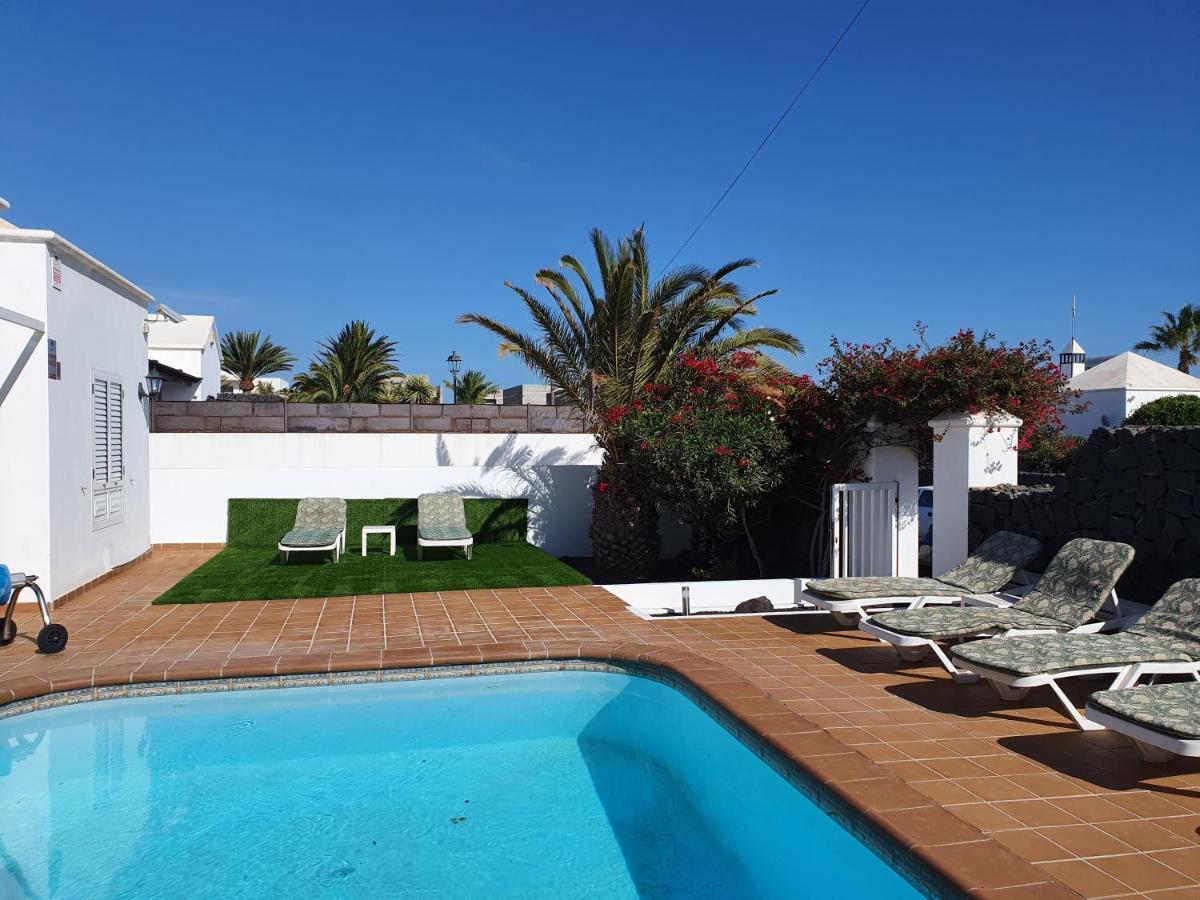 Villa Fun Family Villa-crazy Golf Course-heated Pool-cocktail Bar-jacuzzi-games Room-wifi &uk Tv Puerto del Carmen (Lanzarote)
