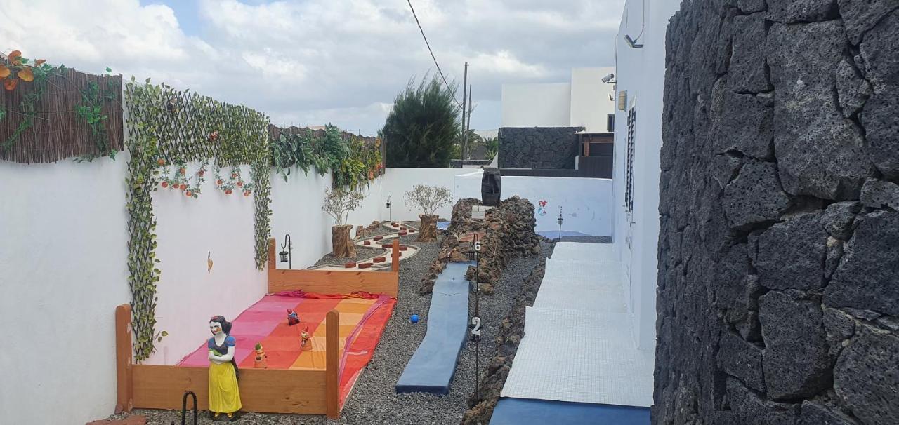Fun Family Villa-crazy Golf Course-heated Pool-cocktail Bar-jacuzzi-games Room-wifi &uk Tv Villa Puerto del Carmen (Lanzarote)