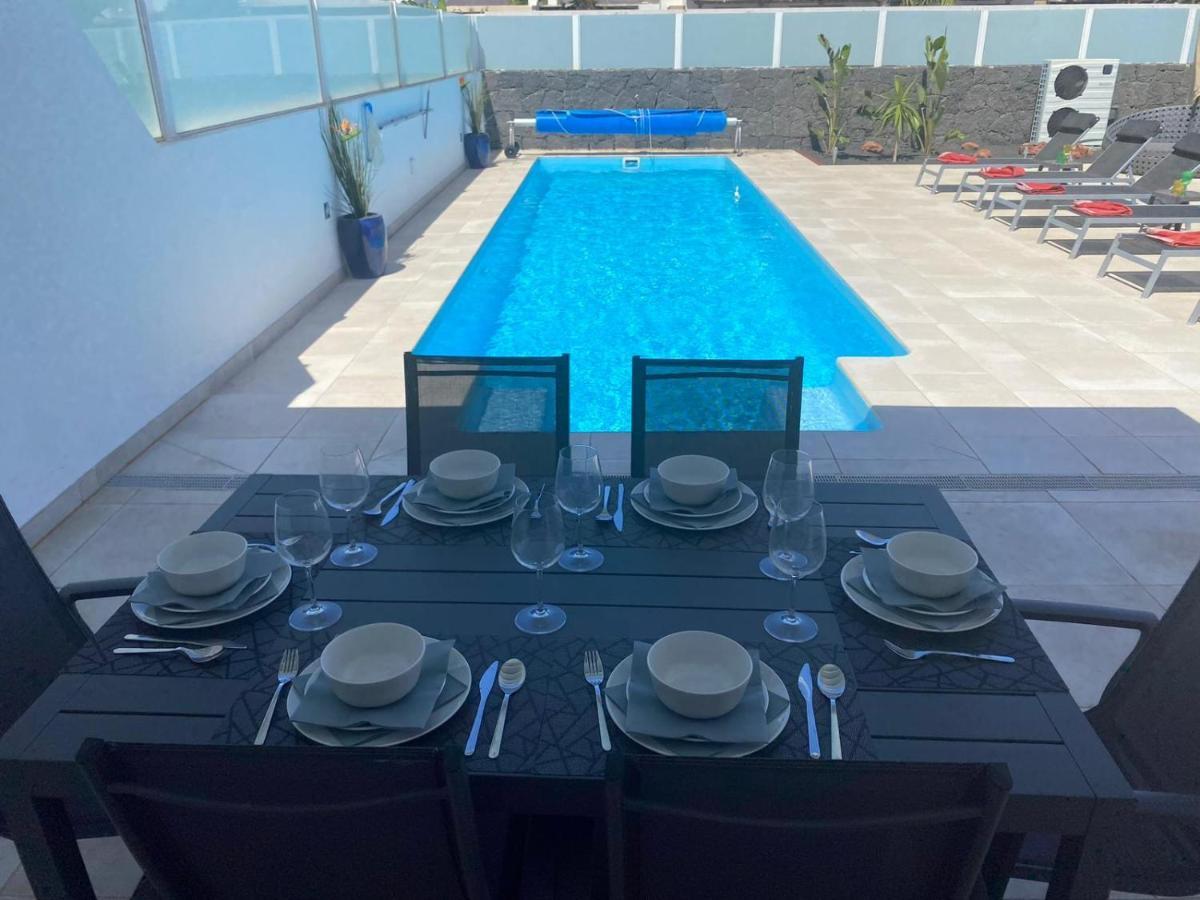 Villa Ashdene - Luxury Modern With Large Heated Pool Wifi Uk Tv Bar & Bbq